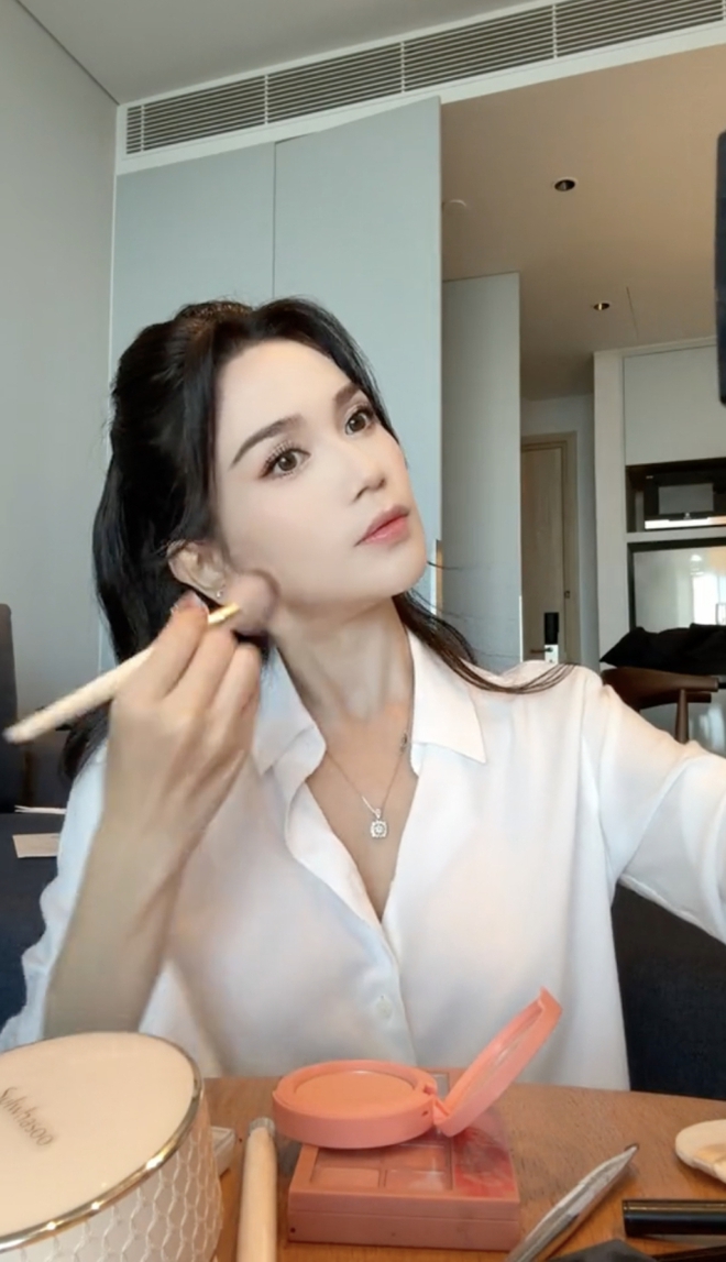 Sĩ Thanh mách chị em layout trang điểm đi ăn cưới: Siêu xinh, siêu sang, phối với trang phục nào cũng ăn ý - Ảnh 14. Sĩ Thanh mách chị em layout trang điểm đi ăn cưới: Siêu xinh, siêu sang, phối với trang phục nào cũng ăn ý - Ảnh 14.