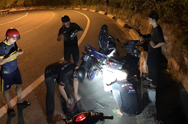 Nữ sinh vi&ecirc;n bị thủng lốp xe tr&ecirc;n đ&egrave;o Hải V&acirc;n, dắt bộ 3km dưới mưa v&agrave; lời cầu cứu được đ&aacute;p lại - Ảnh 2.