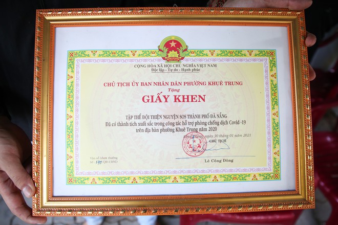 Nữ sinh vi&ecirc;n bị thủng lốp xe tr&ecirc;n đ&egrave;o Hải V&acirc;n, dắt bộ 3km dưới mưa v&agrave; lời cầu cứu được đ&aacute;p lại - Ảnh 19.