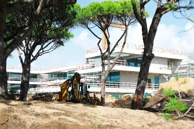 Cận cảnh si&ecirc;u biệt thự đắt nhất Bồ Đ&agrave;o Nha đang được Ronaldo x&acirc;y dựng: Rộng 2.700 m2, gi&aacute; sơ sơ hơn 550 tỷ - Ảnh 3.