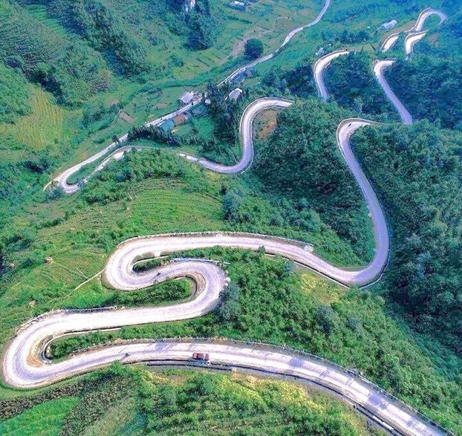 Những cung đường đẹp nhất Việt Nam - Ảnh 1.
