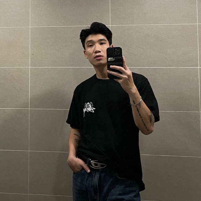 Hot boy bê tráp trong đám hỏi Đoàn Văn Hậu được netizen “săn lùng” vì quá điển trai là ai? - Ảnh 7.