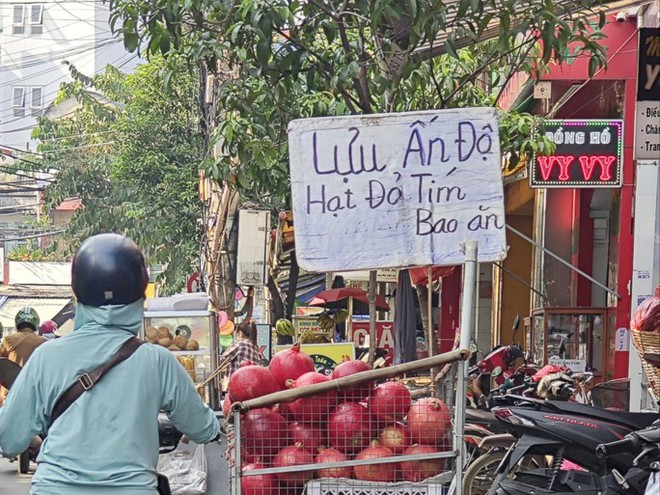 Lý do khiến lựu đỏ, nho mẫu đơn... ngày càng rẻ - Ảnh 1.