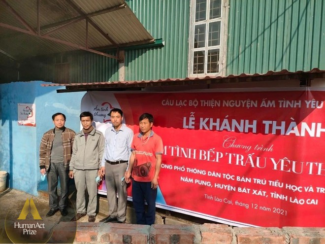 Nồi c&aacute;m tuổi thơ&rdquo; v&agrave; c&ocirc;ng tr&igrave;nh gi&uacute;p học tr&ograve; tho&aacute;t cảnh tắm nước lạnh m&ugrave;a đ&ocirc;ng của thầy gi&aacute;o v&ugrave;ng cao - Ảnh 4.
