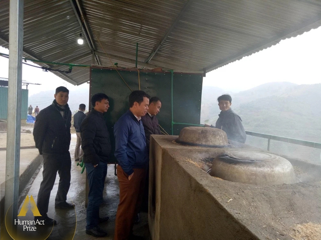 Nồi c&aacute;m tuổi thơ&rdquo; v&agrave; c&ocirc;ng tr&igrave;nh gi&uacute;p học tr&ograve; tho&aacute;t cảnh tắm nước lạnh m&ugrave;a đ&ocirc;ng của thầy gi&aacute;o v&ugrave;ng cao - Ảnh 2.