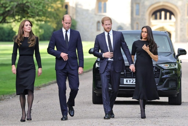 Chuyên gia hoàng gia: Harry - Meghan ghen tị với vợ chồng anh trai William và Kate vì một lý do, dù cố xoay chuyển tình thế cũng không được - Ảnh 1.