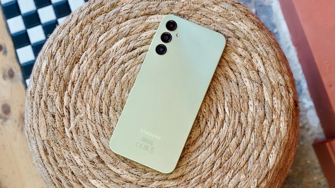 Top 10 smartphone b&aacute;n chạy nhất th&aacute;ng 10: M&aacute;y gi&aacute; rẻ thống trị thị trường smartphone Việt - Ảnh 10.