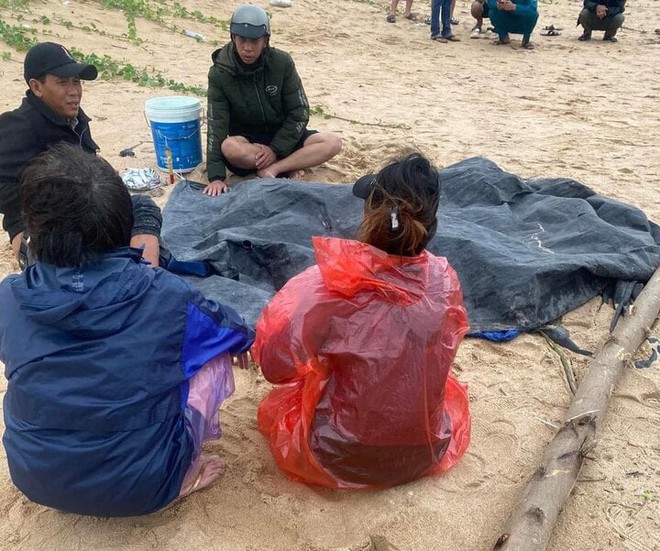 4 học sinh bị nước cuốn ở Phú Yên: Tìm thấy thi thể nạn nhân cuối cùng - Ảnh 1.