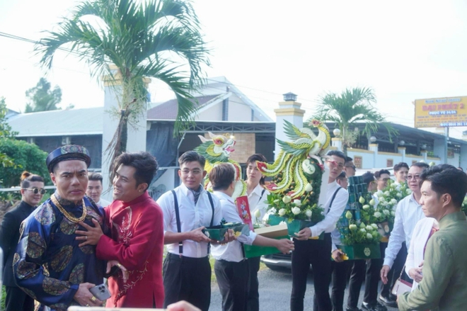 Cận 14 tr&aacute;p s&iacute;nh lễ Gin Tuấn Kiệt mang cưới Puka: 500 triệu đồng, 20 c&acirc;y v&agrave;ng v&agrave; ghi điểm ở chi tiết nịnh vợ - Ảnh 11.