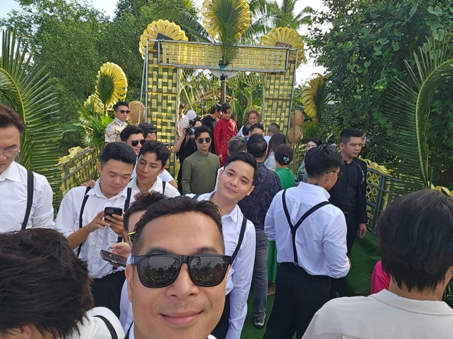 Cận 14 tr&aacute;p s&iacute;nh lễ Gin Tuấn Kiệt mang cưới Puka: 500 triệu đồng, 20 c&acirc;y v&agrave;ng v&agrave; ghi điểm ở chi tiết nịnh vợ - Ảnh 9.