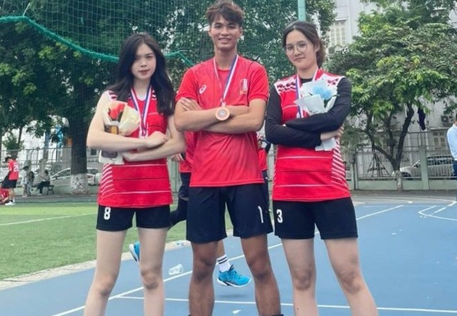 Vẻ đẹp trong veo của hoa kh&ocirc;i b&oacute;ng chuyền sinh vi&ecirc;n Việt Nam - Ảnh 4.