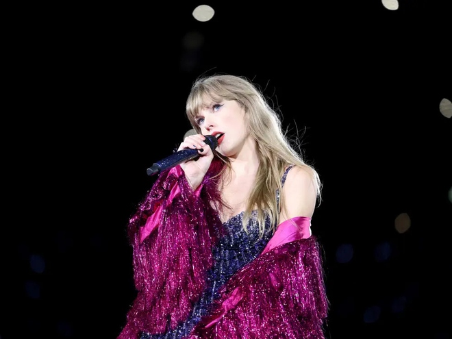 Ngắm nhìn những bộ trang phục gây sốt của  Taylor Swift trong The Eras Tour - Ảnh 28.