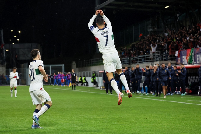 Ronaldo ghi bàn, Bồ Đào Nha nối dài mạch toàn thắng ở vòng loại EURO 2024 - Ảnh 3.