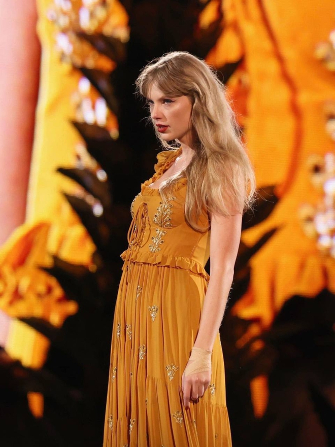 Taylor Swift bị chỉ trích khi vẫn thản nhiên trình diễn trong lúc khán giả qua đời ngay tại SVĐ - Ảnh 1.