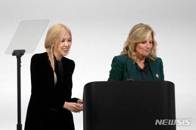 Rosé (BLACKPINK) dự sự kiện theo lời mời từ Phu nhân Tổng thống Mỹ Joe Biden: Visual nổi bật, đồng hành cùng Đệ nhất phu nhân Hàn - Ảnh 6.