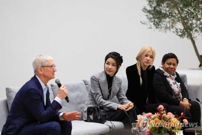Rosé (BLACKPINK) dự sự kiện theo lời mời từ Phu nhân Tổng thống Mỹ Joe Biden: Visual nổi bật, đồng hành cùng Đệ nhất phu nhân Hàn - Ảnh 5.