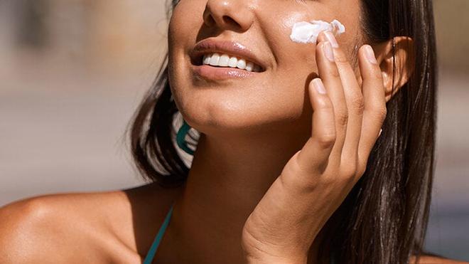 Nam giới c&oacute; cần sử dụng kem chống nắng? - Ảnh 1.