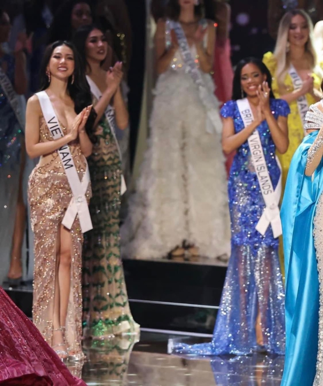 Rộ ảnh Bùi Quỳnh Hoa trên sân khấu Miss Universe sau khi trượt Top 20, biểu cảm gây chú ý - Ảnh 4.