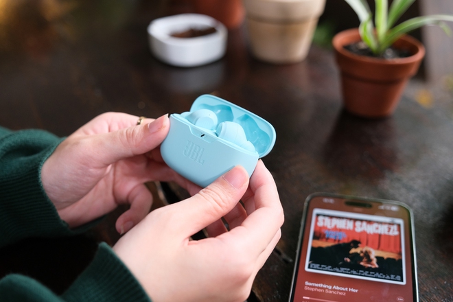 Đ&aacute;nh gi&aacute; JBL Wave Beam: Sự lựa chọn &ldquo;ổn &aacute;p&rdquo; cho trải nghiệm &acirc;m thanh kh&ocirc;ng d&acirc;y! - Ảnh 4.