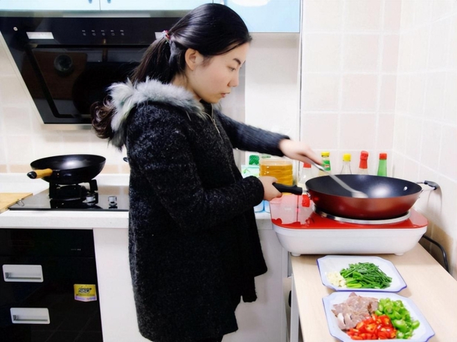C&oacute; hơn 4 tỷ tiết kiệm, gia đ&igrave;nh 4 người vẫn sống trong căn hộ 49m2 v&agrave; chi ti&ecirc;u kh&ocirc;ng qu&aacute; 12 triệu/th&aacute;ng - Ảnh 2.