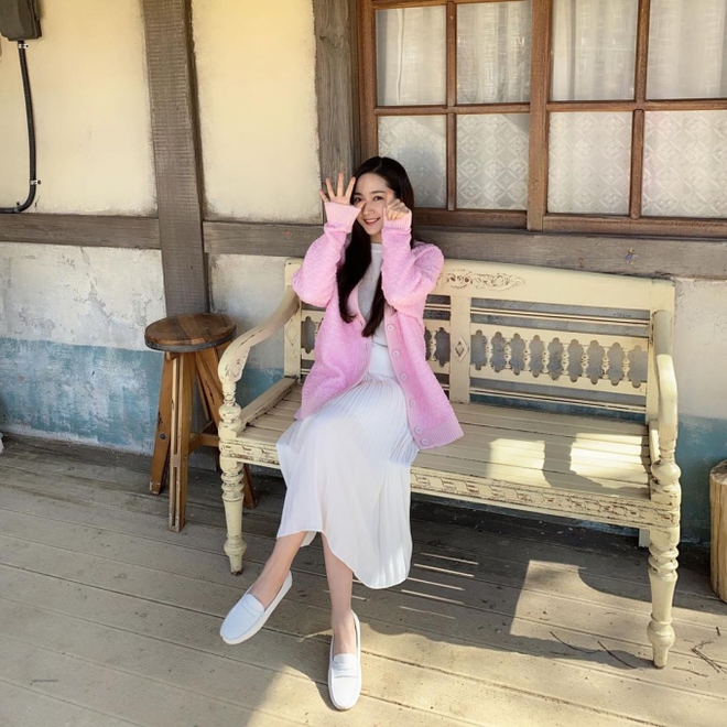 Tủ đồ thu của Park Min Young c&oacute; qu&aacute; trời item xinh xắn, chị em đừng ngần ngại sắm theo - Ảnh 3.