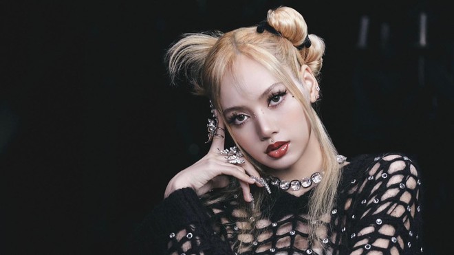 Hậu quả nghiêm trọng mà Lisa (BLACKPINK) khó lường sau khi diễn thoát y - Ảnh 2.