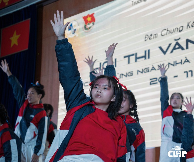 Không khí ngày Nhà giáo Việt Nam 20/11 trên toàn quốc: Nhiều chương trình được đầu tư công phu, siêu rộn ràng - Ảnh 27.