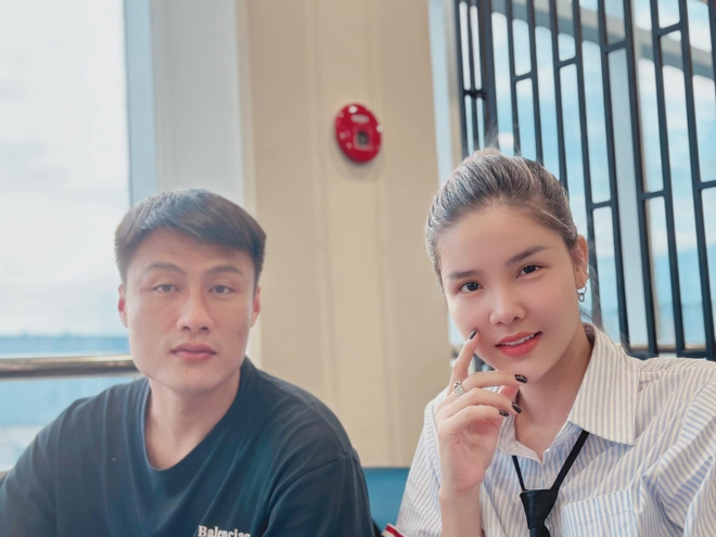 Chịu chơi như vợ Mạc Hồng Qu&acirc;n tặng cả t&uacute;i, gi&agrave;y hiệu cho gia sư của con trai, d&acirc;n mạng phản hồi thế n&agrave;o? - Ảnh 7.