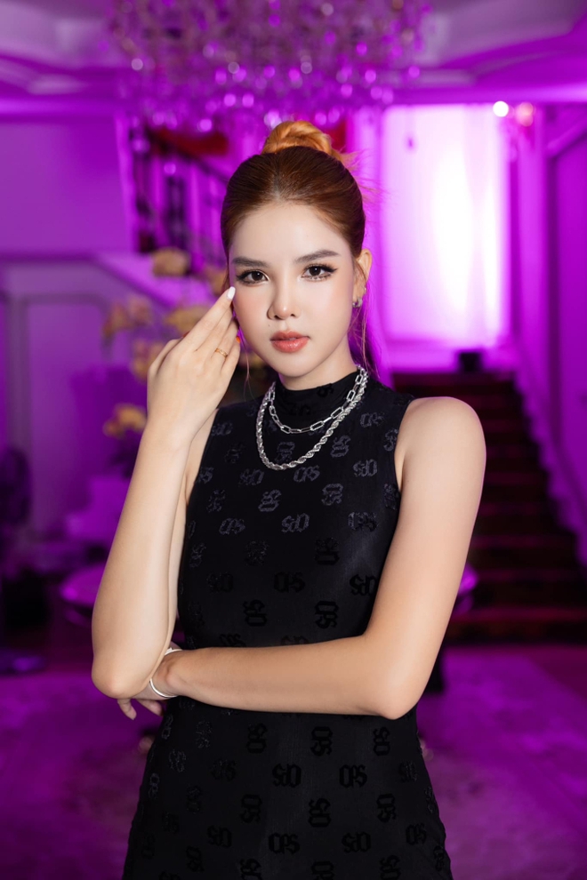 Chịu chơi như vợ Mạc Hồng Qu&acirc;n tặng cả t&uacute;i, gi&agrave;y hiệu cho gia sư của con trai, d&acirc;n mạng phản hồi thế n&agrave;o? - Ảnh 5.