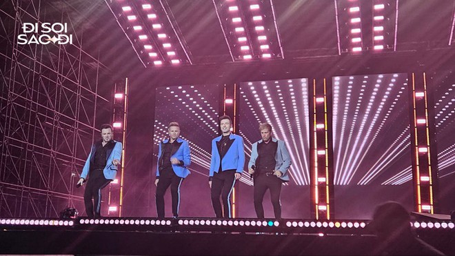 Clip Khả Ng&acirc;n vội v&atilde; ra về sau show của Westlife - Ảnh 3.