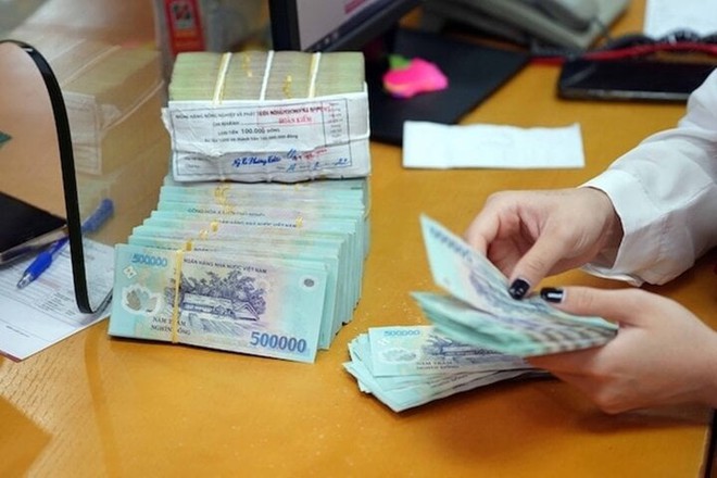 V&igrave; sao r&uacute;t tiền ng&acirc;n h&agrave;ng đừng rời đi ngay? - Ảnh 1.