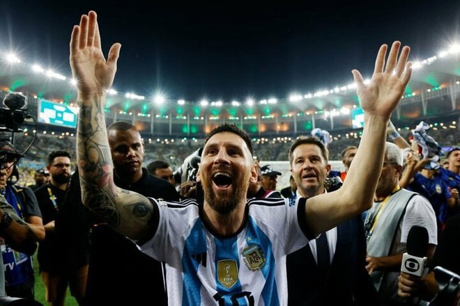 Cổ động vi&ecirc;n Brazil, Argentina đ&aacute;nh nhau, Messi l&ecirc;n tiếng - Ảnh 1.