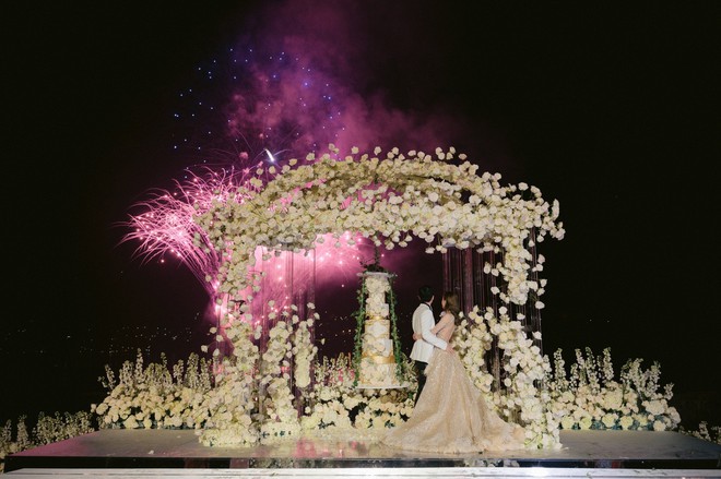 H&ocirc;n lễ xa hoa ở l&acirc;u đ&agrave;i cổ b&ecirc;n hồ của ph&uacute; nhị đại Trung Quốc: Diễn ra suốt 3 ng&agrave;y, đẹp như cổ t&iacute;ch! - Ảnh 14.