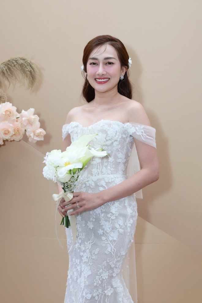 Váy cưới 3D cho nàng dâu thêm rạng rỡ ngày cưới