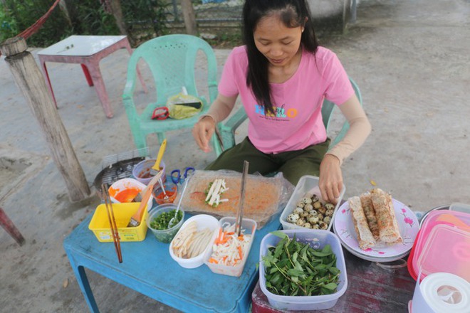 Bình Thuận: Bánh tráng nướng cuộn dễ làm, ngon miệng - Ảnh 1.