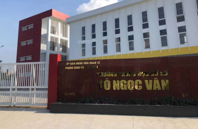 Nghi người lạ tiếp cận học sinh với &yacute; đồ xấu, một  trường ở TP.HCM ra cảnh b&aacute;o - Ảnh 1.