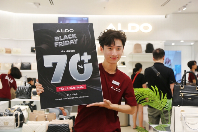 Toàn cảnh BLACK FRIDAY tại Hà Nội - Đà Nẵng - TPHCM: Nơi xếp hàng vài giờ chờ thanh toán, nơi ảm đạm vắng hoe - Ảnh 19.