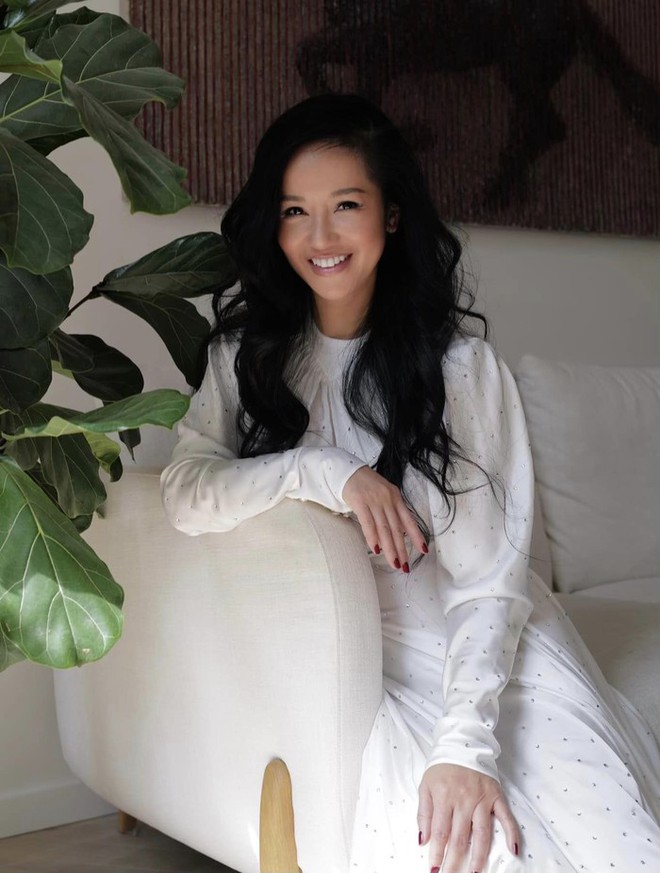 Diva Hồng Nhung lên tiếng khi bị chỉ trích gác chân lên bảng tên bài của Mỹ Tâm - Ảnh 1.