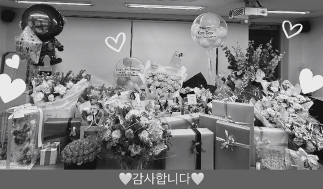 Song Hye Kyo gây bão với màn “flex” dàn khách mời và quà tặng trong tiệc sinh nhật: Bạn thân Jennie cùng nàng dâu tập đoàn nghìn tỷ góp mặt - Ảnh 11.