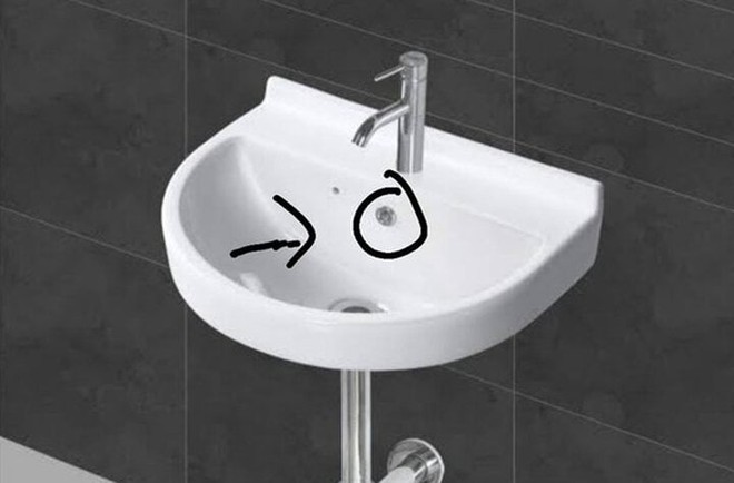 Tại sao ở bồn rửa mặt thường có một lỗ tròn nhỏ? - Ảnh 1.