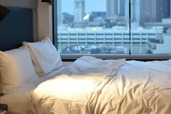 Nhiều ý kiến trái chiều về dịch vụ chia sẻ giường ngủ ở loạt nước phát triển - Ảnh 1.