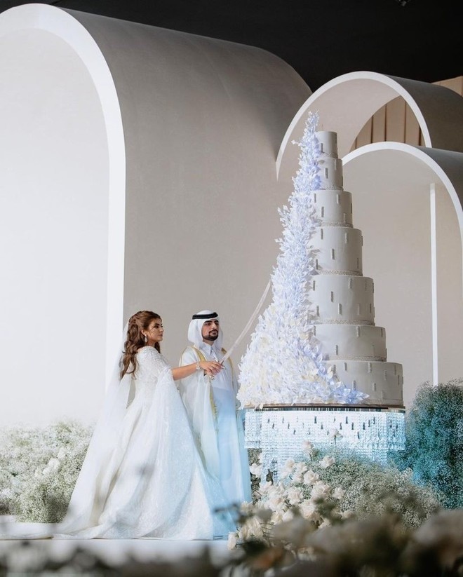 Đ&aacute;m cưới xa hoa của tỷ ph&uacute; c&ocirc;ng nghệ v&agrave; C&ocirc;ng ch&uacute;a Dubai: V&aacute;y đ&iacute;nh kim cương, b&aacute;nh cưới 7 tầng! - Ảnh 5.