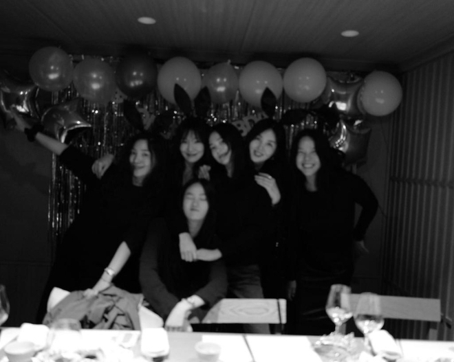 Song Hye Kyo gây bão với màn “flex” dàn khách mời và quà tặng trong tiệc sinh nhật: Bạn thân Jennie cùng nàng dâu tập đoàn nghìn tỷ góp mặt - Ảnh 4.