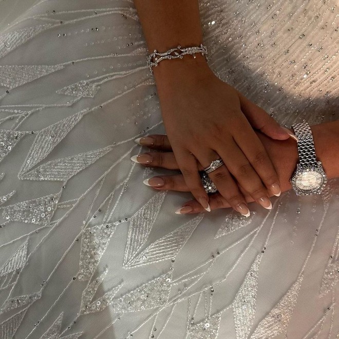 Đám cưới xa hoa của tỷ phú công nghệ và Công chúa Dubai: Váy đính kim cương, bánh cưới 7 tầng! - Ảnh 6.
