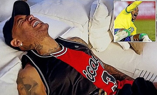 Neymar la hét, vật vã sau ca phẫu thuật đầu gối - Ảnh 1.