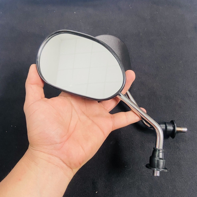 Đi xe m&aacute;y chỉ lắp 1 gương chiếu hậu c&oacute; bị phạt tiền kh&ocirc;ng? - Ảnh 2.