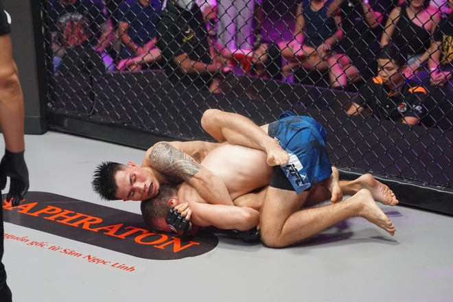 Phạm Văn Nam tung đòn siết cổ hạ gục nhà vô địch người Nga tại “Master Of Fights Championship” - Ảnh 2.