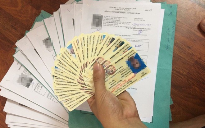 Bộ trưởng C&ocirc;ng an l&yacute; giải việc cần đổi giấy ph&eacute;p l&aacute;i xe giấy sang thẻ nhựa PET - Ảnh 2.