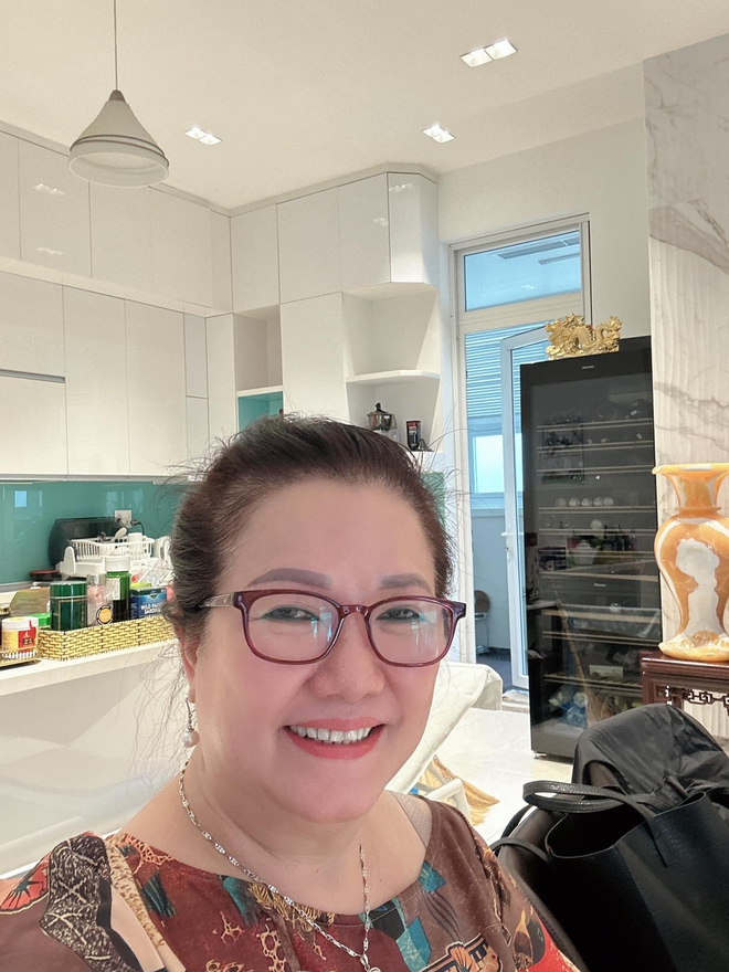 V&ocirc; t&igrave;nh lau nh&agrave; đ&uacute;ng l&uacute;c đại gia Quận 1 về, c&ocirc; g&aacute;i được chấm th&agrave;nh d&acirc;u nh&agrave; gi&agrave;u - Ảnh 5.