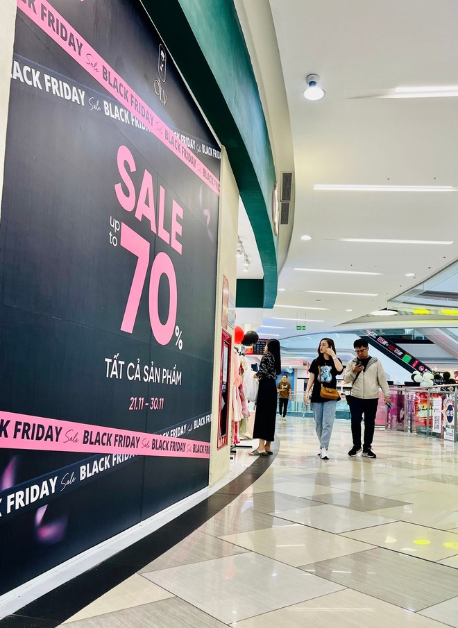 Háo hức đi sớm săn sale Black Friday nhưng nhiều người “hối hận” vì không mua được gì - Ảnh 8.